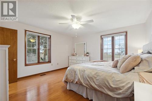 6396 La Salle Line, Warwick-Watford, ON - Indoor Photo Showing Bedroom