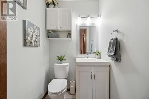 6396 La Salle Line, Warwick-Watford, ON - Indoor Photo Showing Bathroom