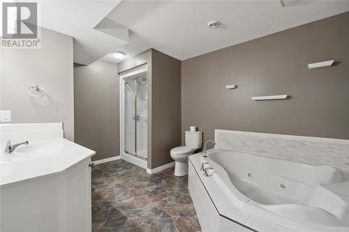 6396 La Salle Line, Warwick-Watford, ON - Indoor Photo Showing Bathroom