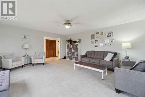 6396 La Salle Line, Warwick-Watford, ON - Indoor Photo Showing Living Room