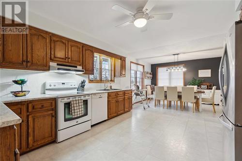 6396 La Salle Line, Warwick-Watford, ON - Indoor Photo Showing Kitchen