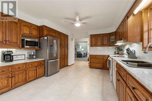 6396 La Salle Line, Warwick-Watford, ON - Indoor Photo Showing Kitchen With Double Sink