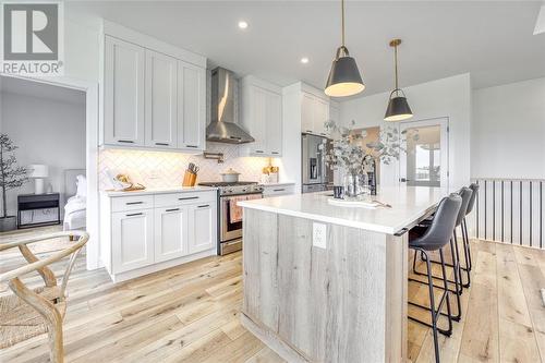 6739 Griffin Drive, Plympton-Wyoming, ON - Indoor Photo Showing Kitchen With Upgraded Kitchen