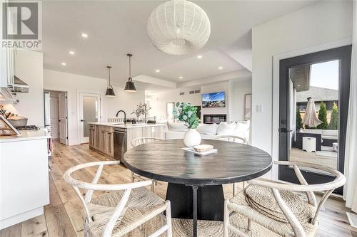 6739 Griffin Drive, Plympton-Wyoming, ON - Indoor Photo Showing Dining Room