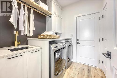 6739 Griffin Drive, Plympton-Wyoming, ON - Indoor Photo Showing Laundry Room