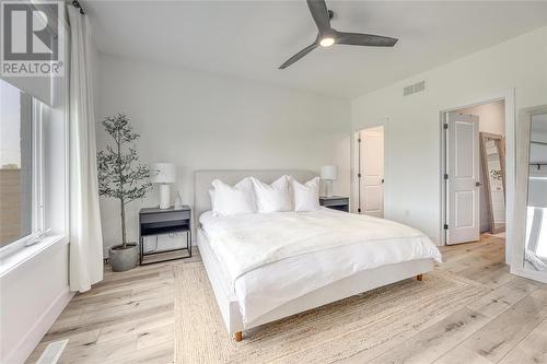 6739 Griffin Drive, Plympton-Wyoming, ON - Indoor Photo Showing Bedroom