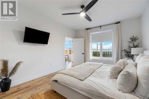 6739 Griffin Drive, Plympton-Wyoming, ON - Indoor Photo Showing Bedroom