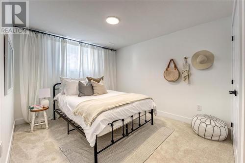 6739 Griffin Drive, Plympton-Wyoming, ON - Indoor Photo Showing Bedroom