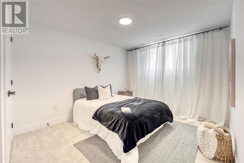 6739 Griffin Drive, Plympton-Wyoming, ON - Indoor Photo Showing Bedroom