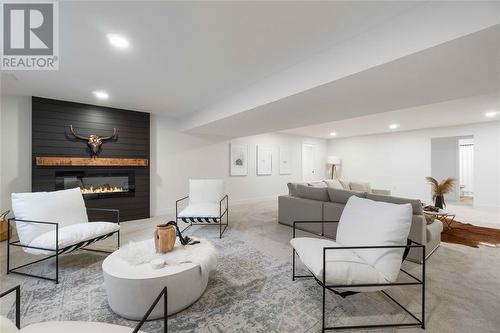 6739 Griffin Drive, Plympton-Wyoming, ON - Indoor Photo Showing Living Room With Fireplace