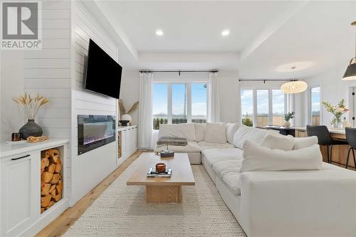 6739 Griffin Drive, Plympton-Wyoming, ON - Indoor Photo Showing Living Room With Fireplace