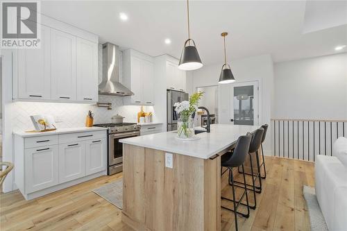 6739 Griffin Drive, Plympton-Wyoming, ON - Indoor Photo Showing Kitchen With Upgraded Kitchen