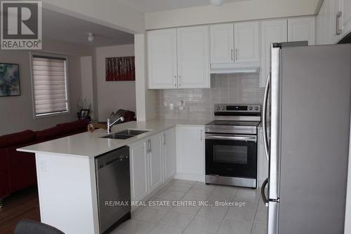 1304 Klondike Drive, Oshawa, ON - Indoor Photo Showing Kitchen With Double Sink