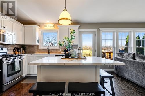 104 London Drive, Chatham, ON - Indoor Photo Showing Kitchen