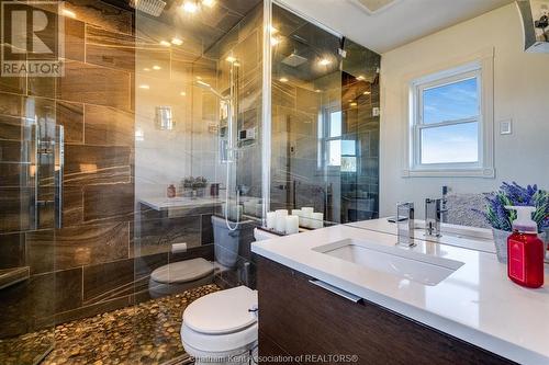 104 London Drive, Chatham, ON - Indoor Photo Showing Bathroom