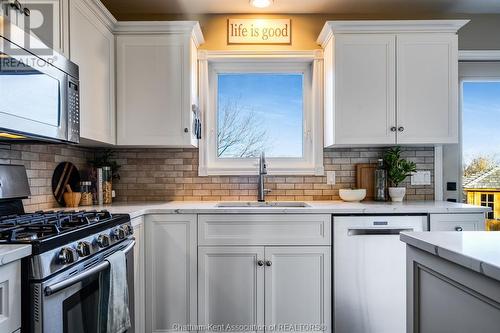 104 London Drive, Chatham, ON - Indoor Photo Showing Kitchen