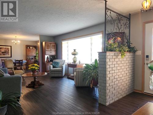 530 Gordon Street, Bothwell, ON - Indoor Photo Showing Living Room