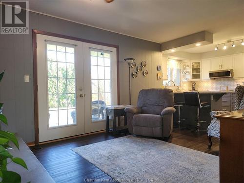 530 Gordon Street, Bothwell, ON - Indoor Photo Showing Living Room