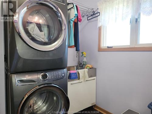 530 Gordon Street, Bothwell, ON - Indoor Photo Showing Laundry Room