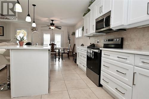 298 Sawgrass Place, Sarnia, ON - Indoor Photo Showing Kitchen With Upgraded Kitchen