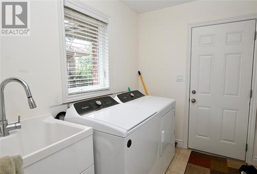 298 Sawgrass Place, Sarnia, ON - Indoor Photo Showing Laundry Room