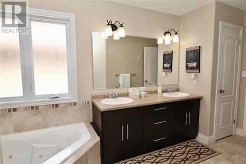 298 Sawgrass Place, Sarnia, ON - Indoor Photo Showing Bathroom