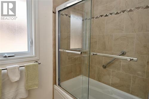 298 Sawgrass Place, Sarnia, ON - Indoor Photo Showing Bathroom