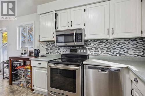 201 Hampton Avenue, Sarnia, ON - Indoor Photo Showing Kitchen