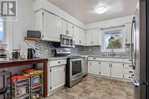 201 Hampton Avenue, Sarnia, ON - Indoor Photo Showing Kitchen With Double Sink