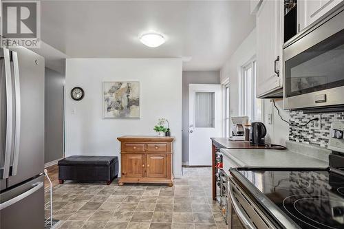 201 Hampton Avenue, Sarnia, ON - Indoor Photo Showing Kitchen