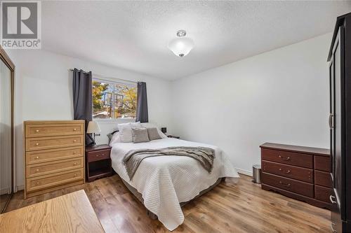 201 Hampton Avenue, Sarnia, ON - Indoor Photo Showing Bedroom