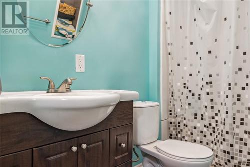 201 Hampton Avenue, Sarnia, ON - Indoor Photo Showing Bathroom