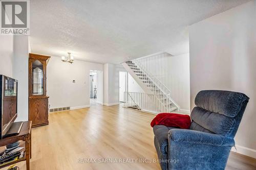 26 - 200 St Clair Boulevard, St. Clair, ON - Indoor Photo Showing Living Room