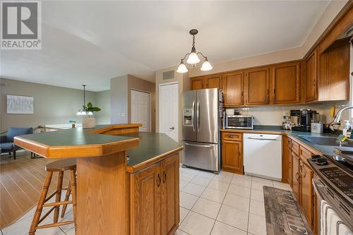 1039 Brimwood Crescent, Sarnia, ON - Indoor Photo Showing Kitchen