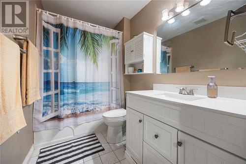 1039 Brimwood Crescent, Sarnia, ON - Indoor Photo Showing Bathroom