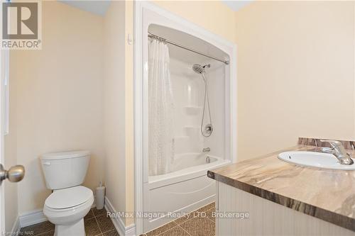 408 Hummel Crescent, Fort Erie, ON - Indoor Photo Showing Bathroom