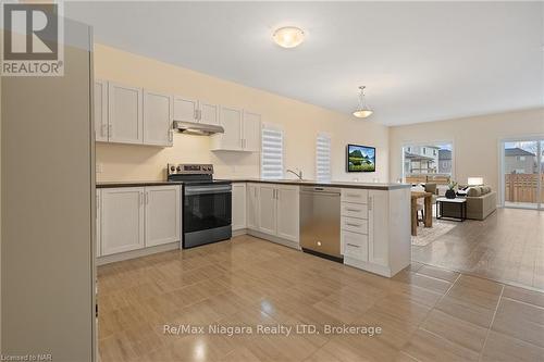 408 Hummel Crescent, Fort Erie, ON - Indoor Photo Showing Kitchen