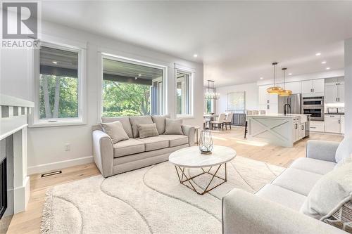 7007 Blue Coast Heights, Plympton-Wyoming, ON - Indoor Photo Showing Living Room