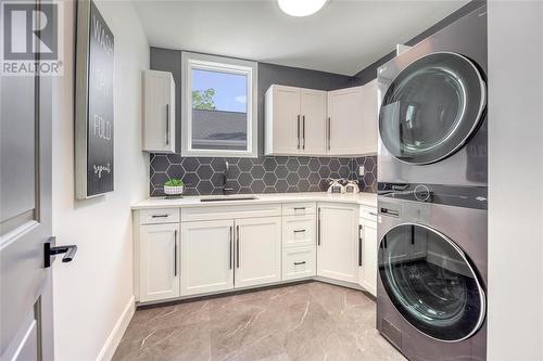 7007 Blue Coast Heights, Plympton-Wyoming, ON - Indoor Photo Showing Laundry Room