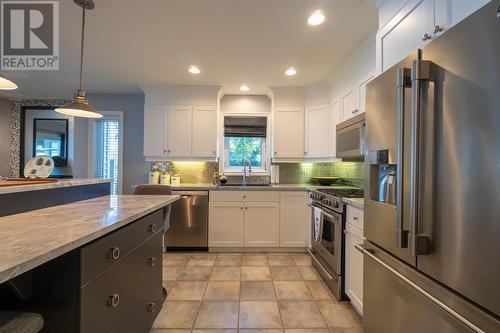 2987 St Clair Parkway, St Clair, ON - Indoor Photo Showing Kitchen With Upgraded Kitchen