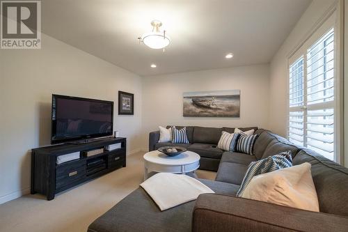 2987 St Clair Parkway, St Clair, ON - Indoor Photo Showing Living Room