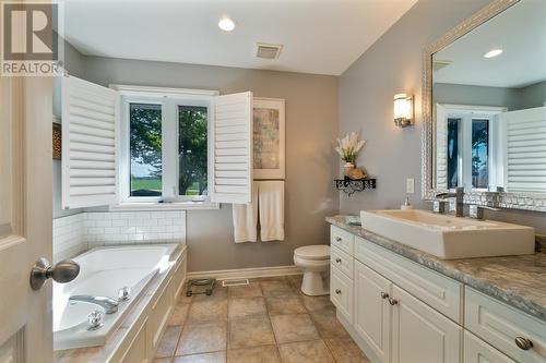 2987 St Clair Parkway, St Clair, ON - Indoor Photo Showing Bathroom