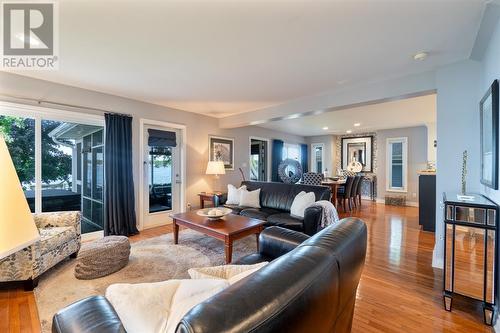 2987 St Clair Parkway, St Clair, ON - Indoor Photo Showing Living Room