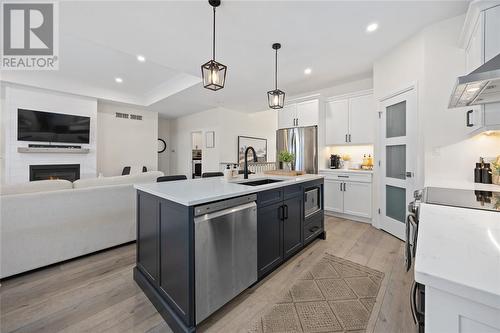 613 Ketter Way, Plympton-Wyoming, ON - Indoor Photo Showing Kitchen With Upgraded Kitchen