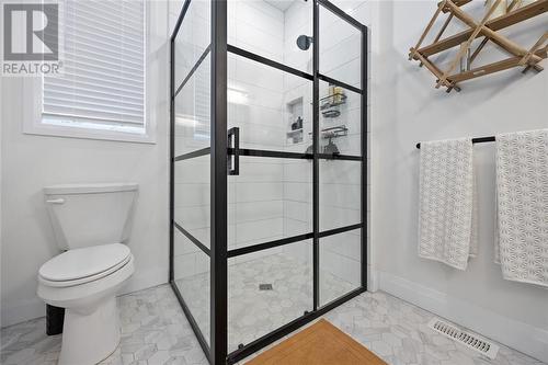 613 Ketter Way, Plympton-Wyoming, ON - Indoor Photo Showing Bathroom