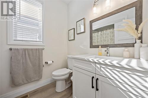 613 Ketter Way, Plympton-Wyoming, ON - Indoor Photo Showing Bathroom