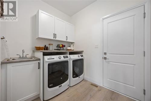 613 Ketter Way, Plympton-Wyoming, ON - Indoor Photo Showing Laundry Room