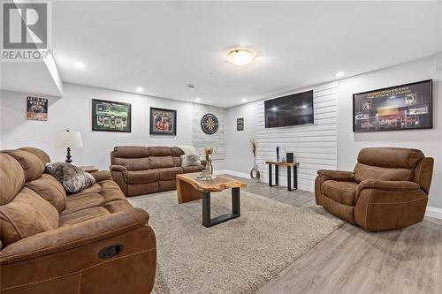 613 Ketter Way, Plympton-Wyoming, ON - Indoor Photo Showing Living Room