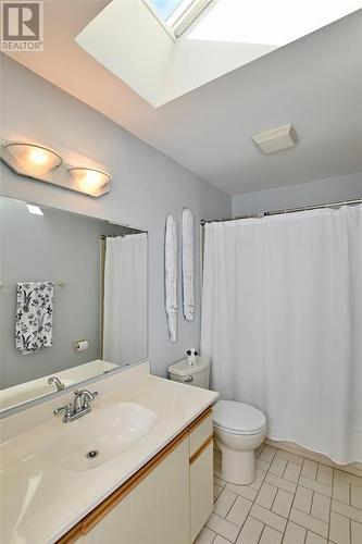 1236 Thistledown Avenue, Sarnia, ON - Indoor Photo Showing Bathroom