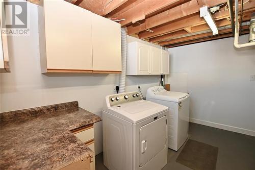 1236 Thistledown Avenue, Sarnia, ON - Indoor Photo Showing Laundry Room